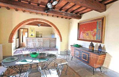 Venkovský dům na prodej Arezzo, Toscana:  RIF 2993 Essbereich mit Rundbogen