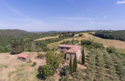 Nemovitosti, Rustikales Bauernhaus in typisch toskanischer Hügellandschaft