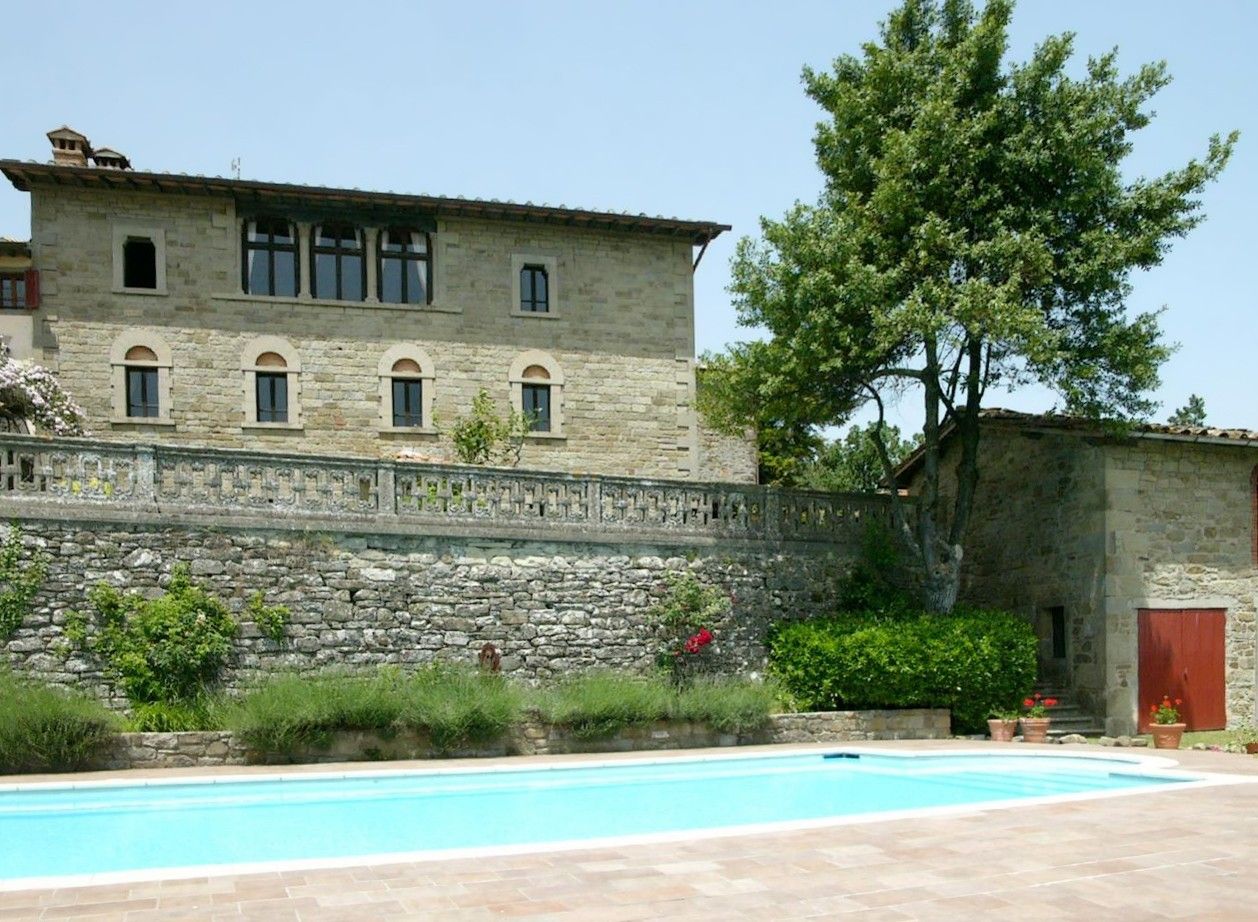 Caprese Michelangelo, Toscana na prodej