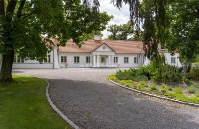 Nemovitosti, Okouzlující zámeček v jižním Polsku