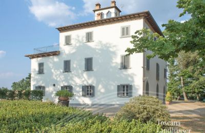 Nemovitosti, Historická toskánská vila u Arezza s vinicí