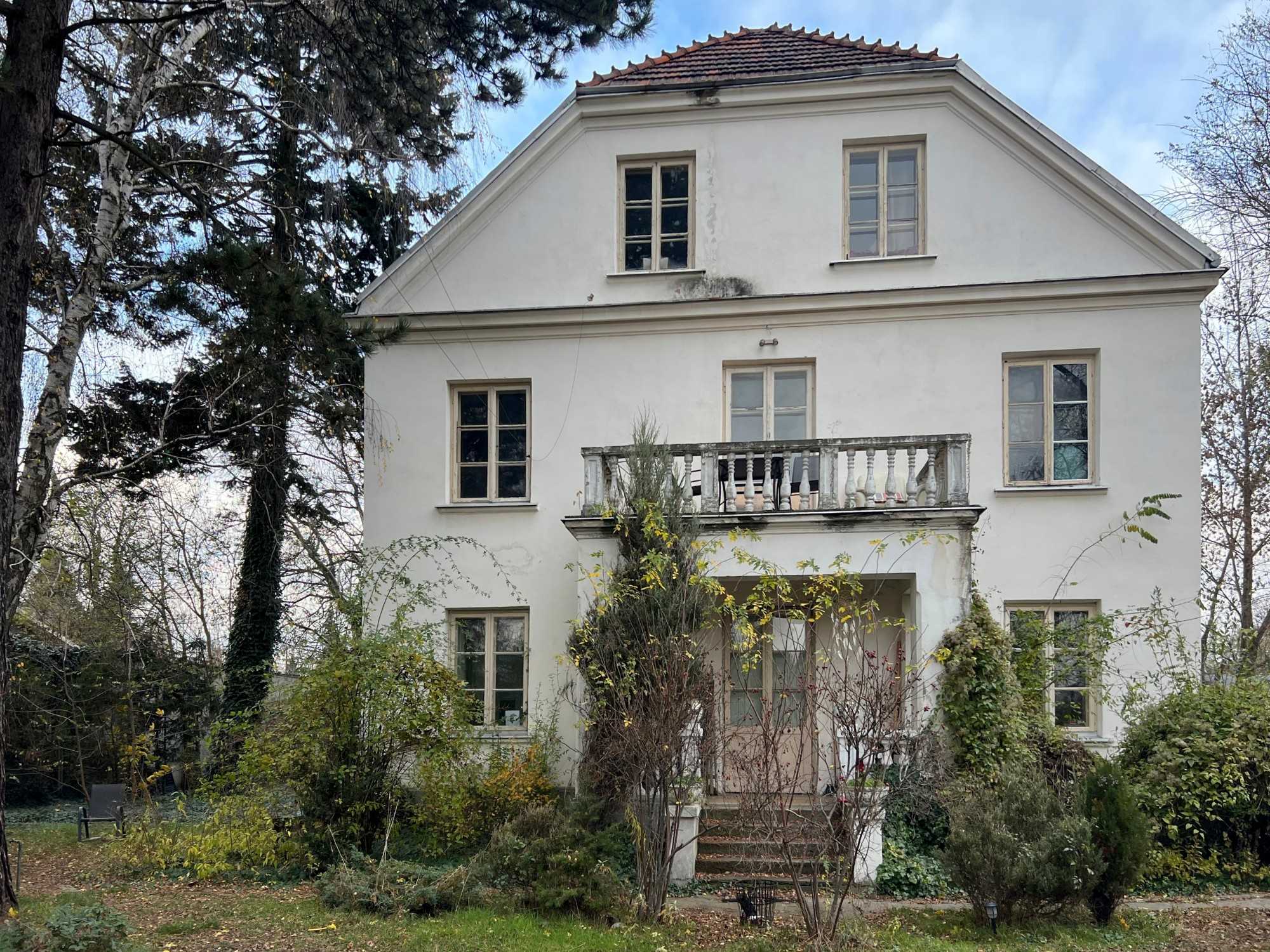 Obrázky Krásná historická vila s velkým pozemkem nedaleko Varšavy