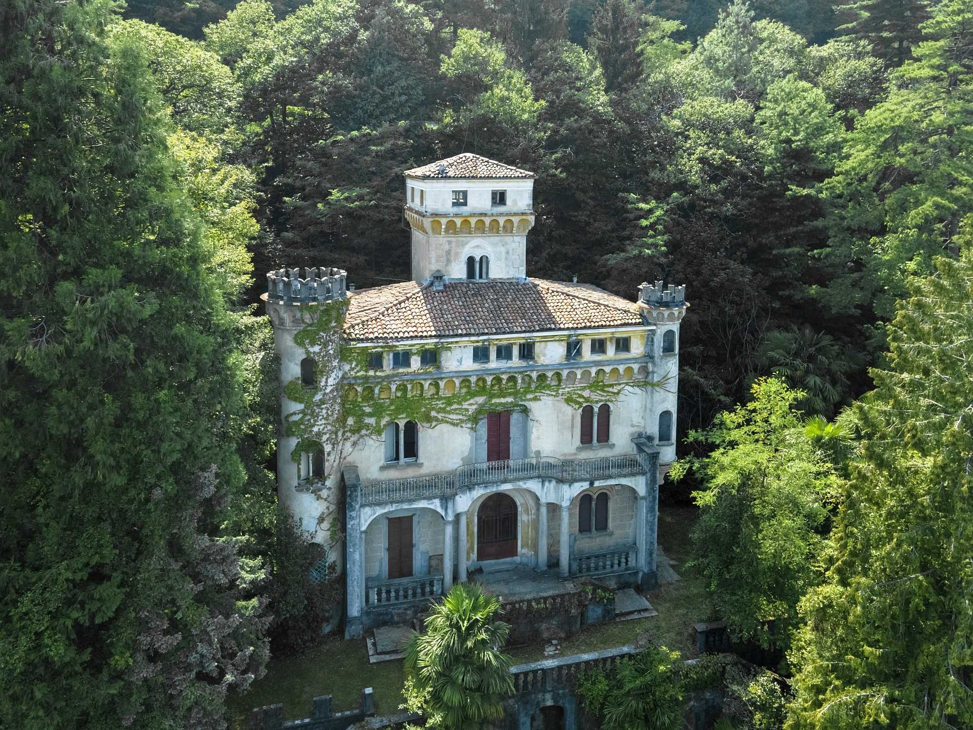 Obrázky Slavná vila u jezera Maggiore ve Strese