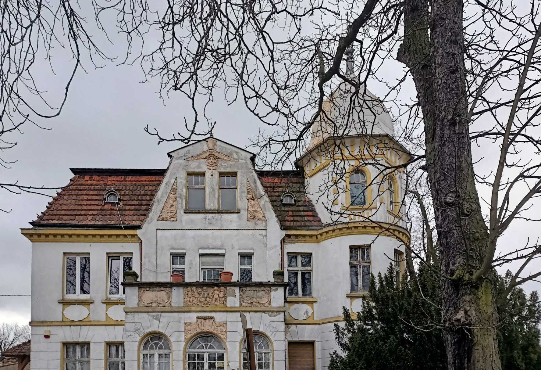 Historická vila na prodej Tuplice, województwo lubuskie:  Pohled zepředu