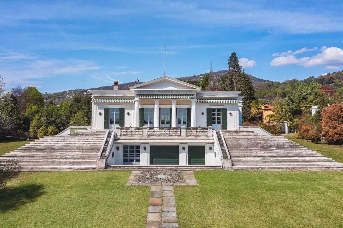 Obrázky Luxusní vila u jezera Maggiore v obci Lesa