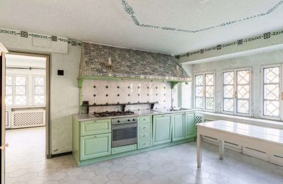 Historická vila na prodej 28040 Lesa, Piemonte:  Kuchynĕ