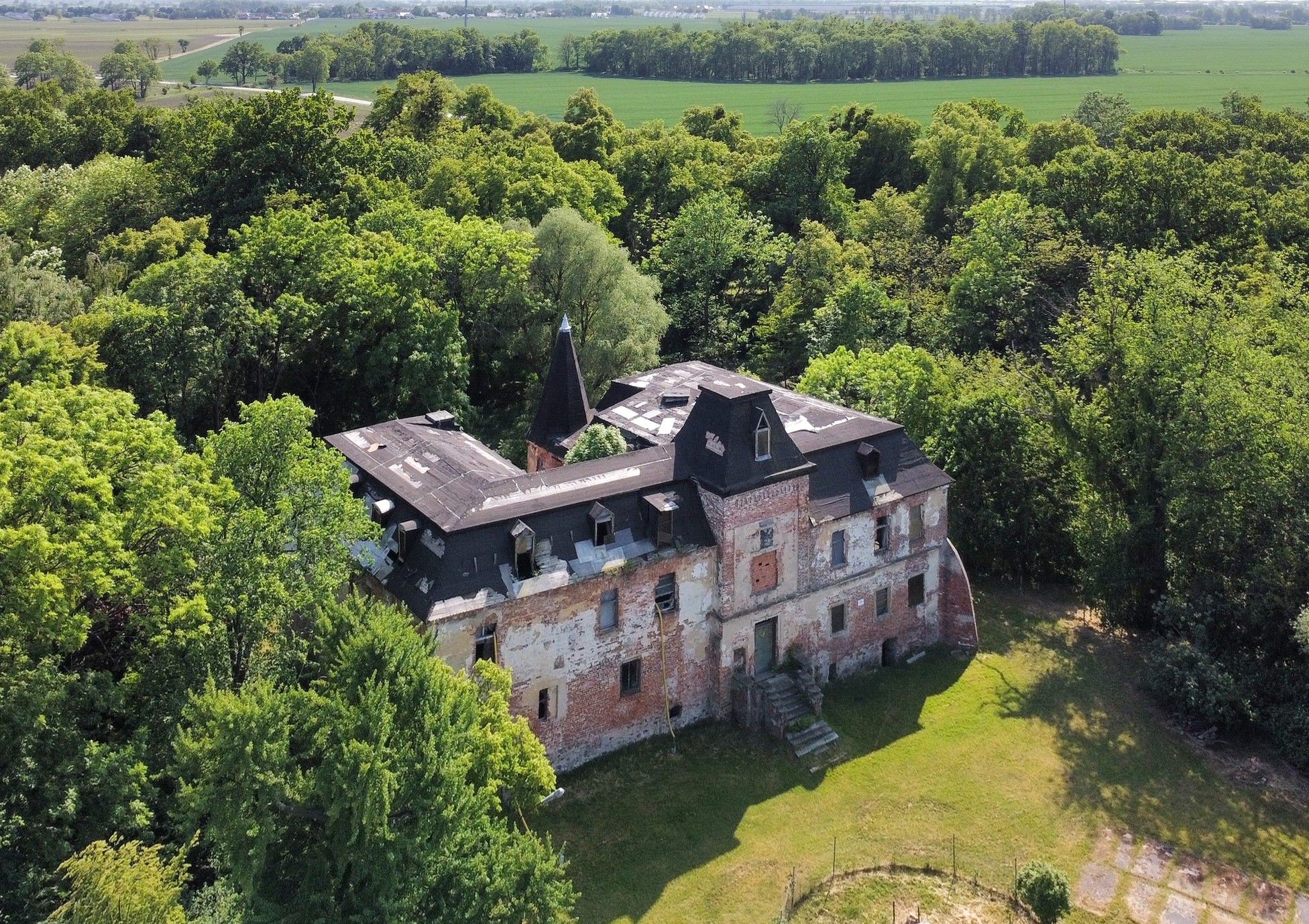 Obrázky Zámek a park v Dolním Slezsku na prodej