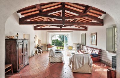 Venkovský dům na prodej Castagneto Carducci, Toscana:  RIF 3057 Wohnbereich mit Blick in Garten
