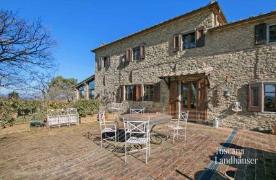 Venkovský dům na prodej Gaiole in Chianti, Toscana:  RIF 3041 Terrasse und Blick auf Haus