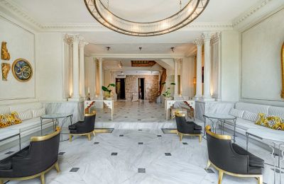 Historická vila na prodej İstanbul, Tom Tom, Nur-i Ziya Sokak, Vstupní hala