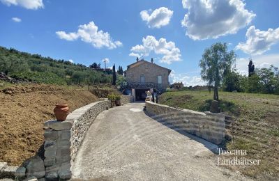 Venkovský dům na prodej Cortona, Toscana:  RIF 3085 Zufahrt Garage