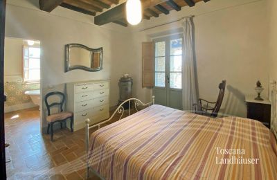 Venkovský dům na prodej Cortona, Toscana:  RIF 3085 Schlafzimmer 3 mit Blick in BZ