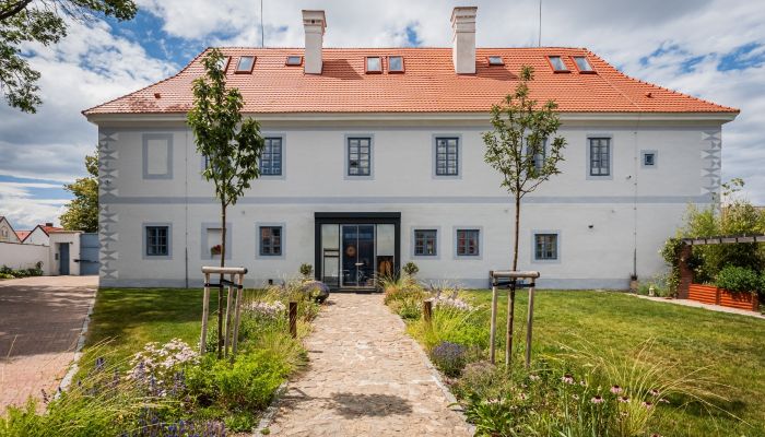 Zrekonstruovaný zámek poblíž Českých Budějovic - vynikající energetická účinnost