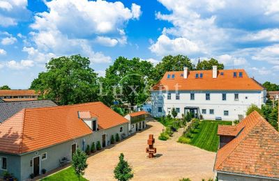 Historické nemovitosti, Zrekonstruovaný zámek poblíž Českých Budějovic - vynikající energetická účinnost