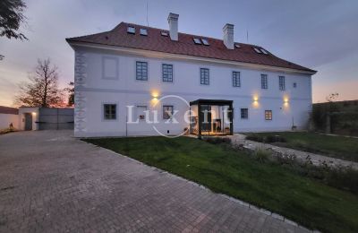 Zámek na prodej České Budějovice, Jihočeský kraj, Pohled zvenku