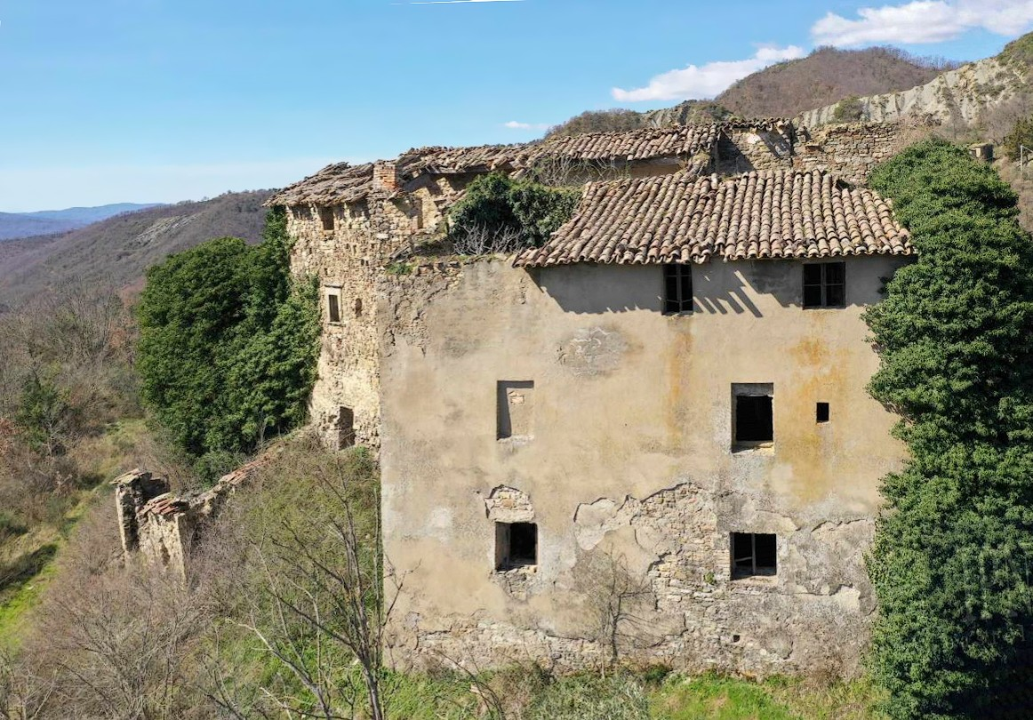 Obrázky Část bývalé pevnosti v severní Umbrii