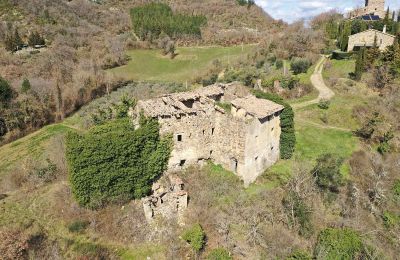 Hrad na prodej 06026 Pietralunga, Umbria, Foto z dronu