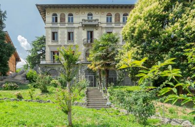 Historická vila na prodej Lovere, Lombardia:  Pohled zezadu