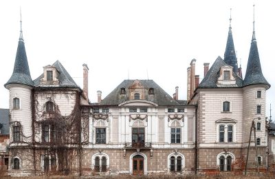 Zámek/Palác na prodej Bożków, Palac Wilelma von Magnis 1, Dolní Slezsko:  Boční pohled