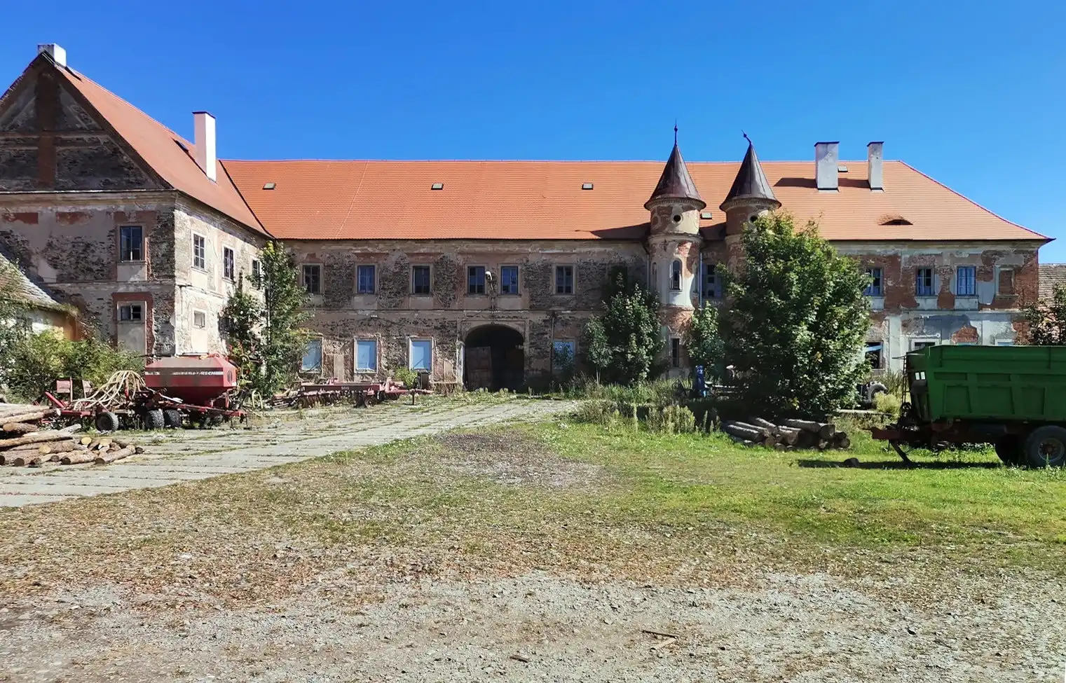 Obrázky Zámek v rekonstrukci u Karlových Varů
