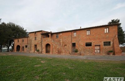 Klášter na prodej Peccioli, Toscana, Pohled zvenku