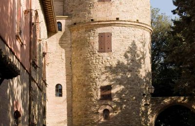 Hrad na prodej 06053 Deruta, Umbrie, Budova s věží