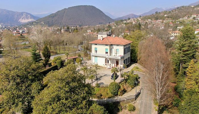 Historická luxusní vila ve Verbanii s panoramatem jezera