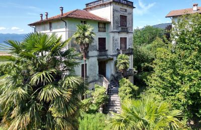 Nemovitosti, Secesní vila ve Verbanii Antoliva s výhledem na jezero a zahradou