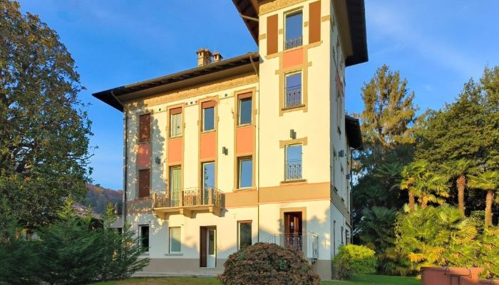 Historická vila na prodej 28040 Lesa, Piemonte,  Itálie