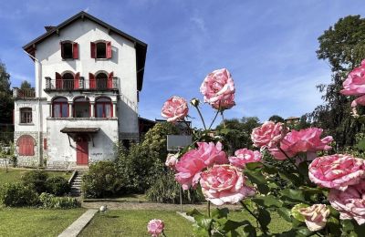 Historická vila na prodej 28894 Boleto, Piemonte:  Pohled zezadu