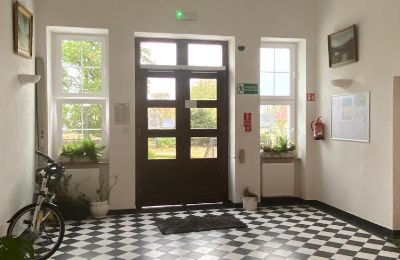 Reprezentativní byt v historické budově na prodej Lubiechowo, Pałac w Lubiechowie, Západopomořanské vojvodství, Hol wejściowy 