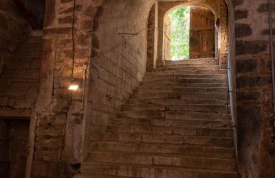 Zámek na prodej Baden-Württemberg, Treppe in Gewölbekeller