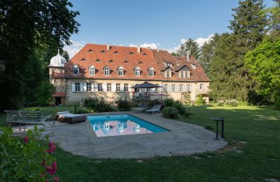 Zámek na prodej Baden-Württemberg, Blick vom Pool