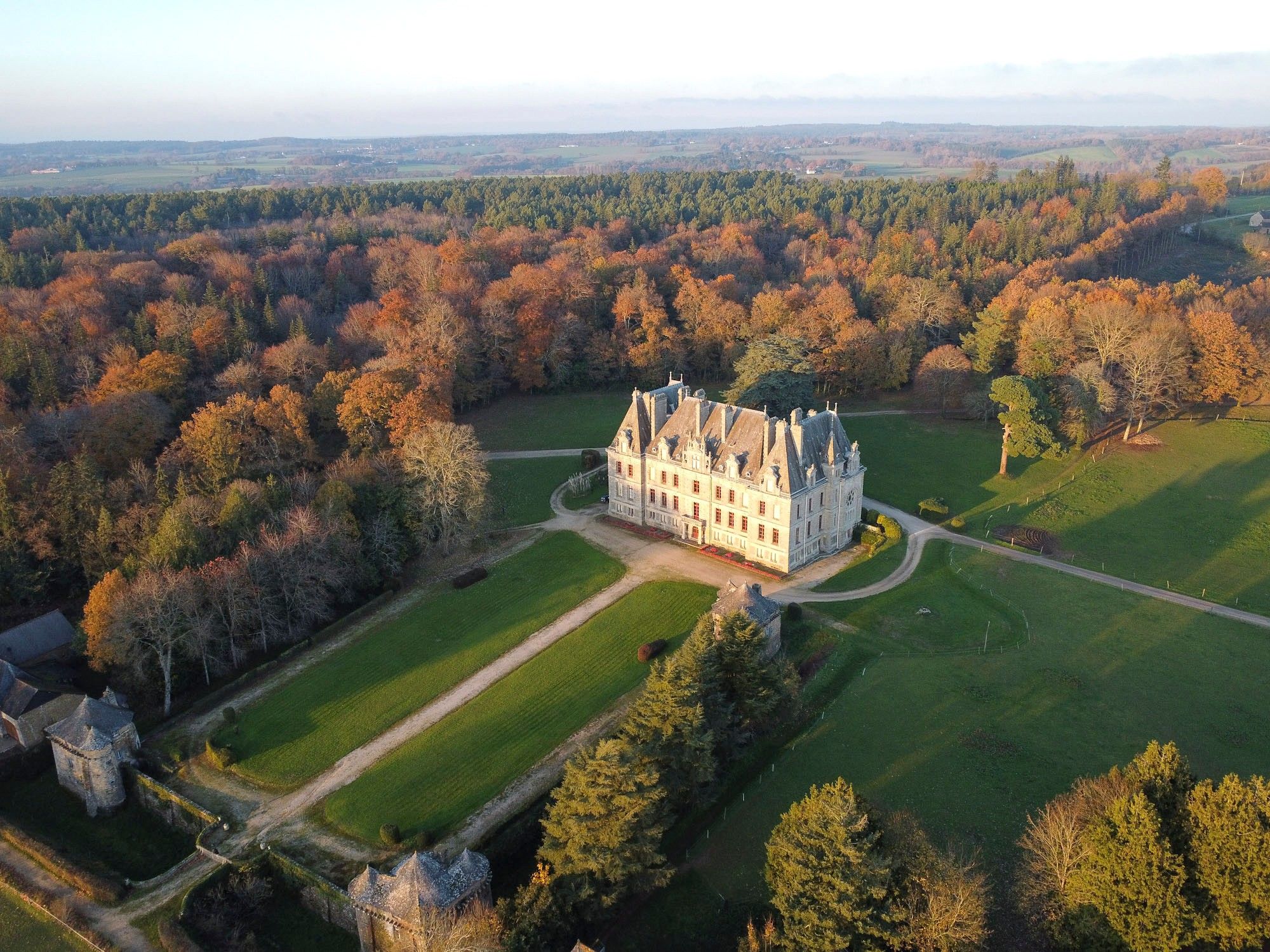 Vynikající zámek v Bretani s 30 hektary pozemků, Zámek/Palác na prodej
