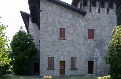 Historická vila na prodej Belgirate, Piemonte:  Boční pohled