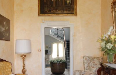 Historická vila na prodej Merate, Lombardia:  Vstupní hala