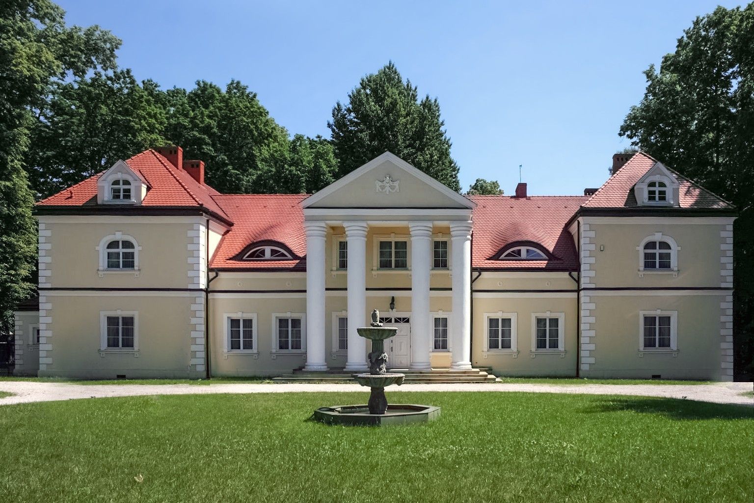 Obrázky Klasicistní zámeček Radoszewnica, Slezsko