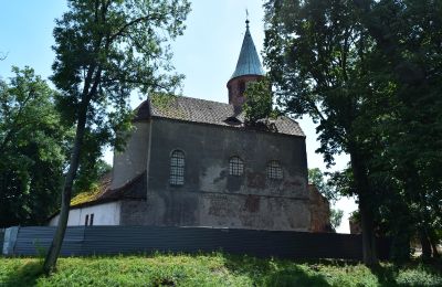 Hrad na prodej Karłowice, Zamek w Karłowicach, Opolské vojvodství, Kaplička