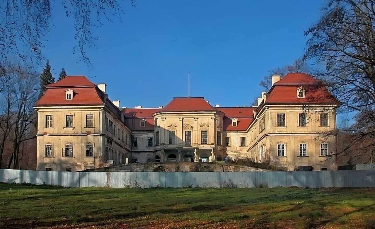 Obrázky Velký barokní zámek v Dolním Slezsku