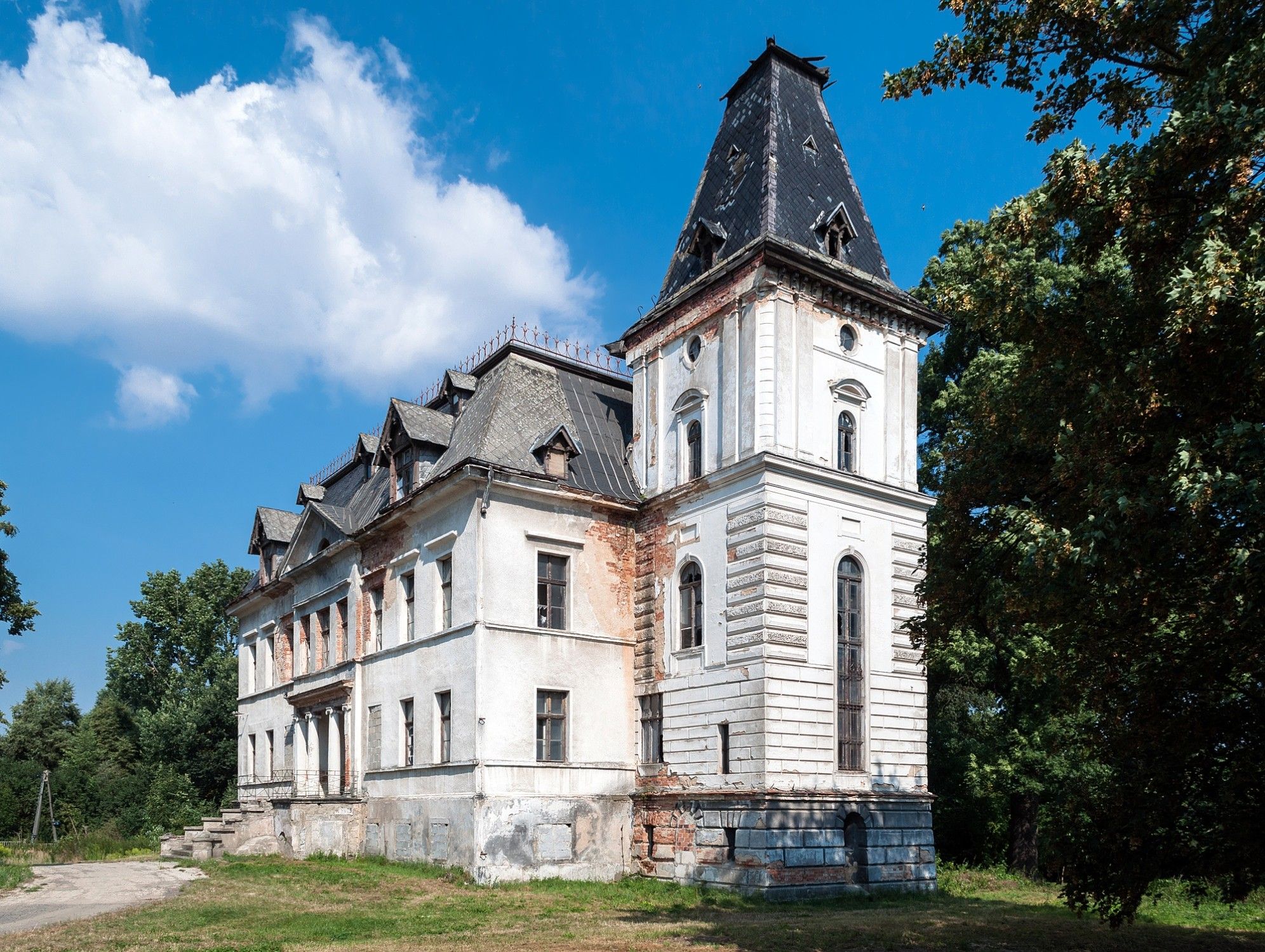 Obrázky Zámeček s parkem a hospodářskými budovami v Budziwojówě, nedaleko Legnice