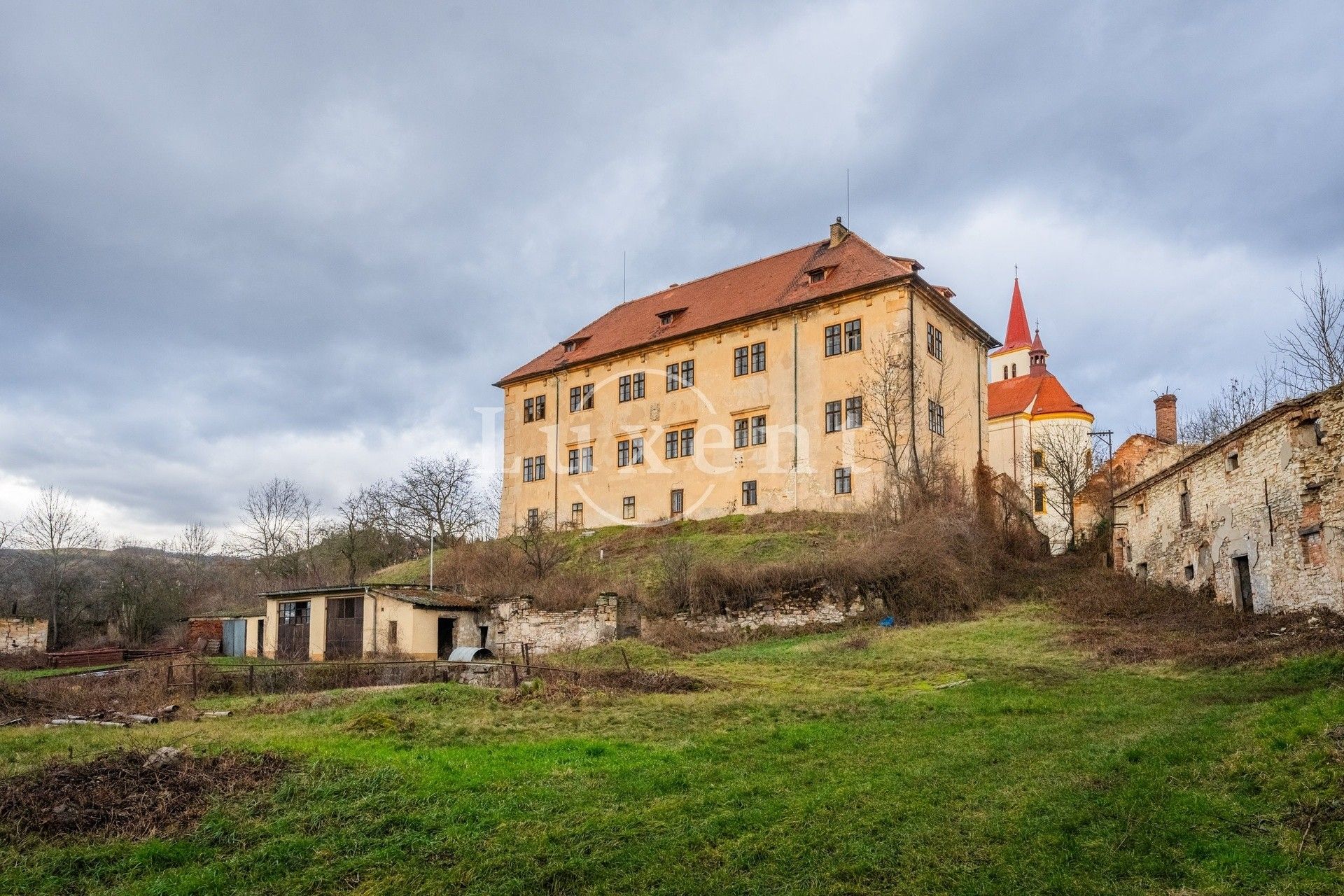 Obrázky Prodej raně barokního zámku na pozemku 1.5 ha, Žitenice u Litoměřic
