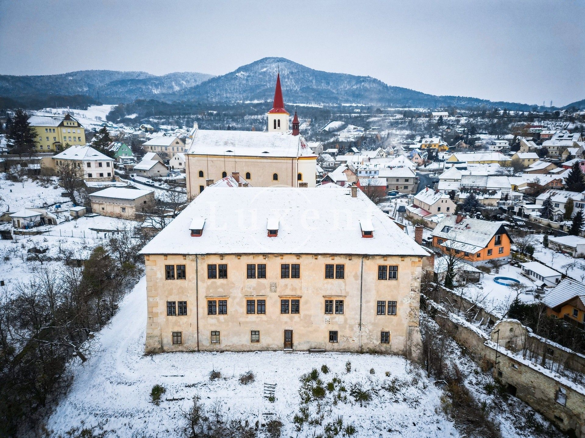 Obrázky Prodej raně barokního zámku na pozemku 1.5 ha, Žitenice u Litoměřic