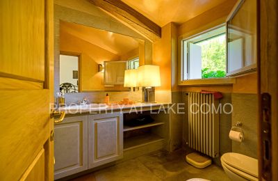 Historická vila na prodej Griante, Lombardia:  Bathroom