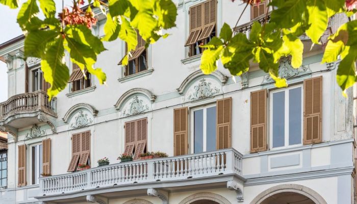 Apartmán v historické budově na prodej 28040 Lesa, Piemonte,  Itálie