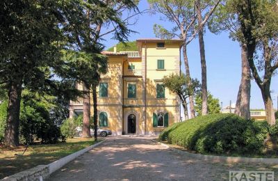 Historická vila na prodej Terricciola, Toscana, Pohled zvenku