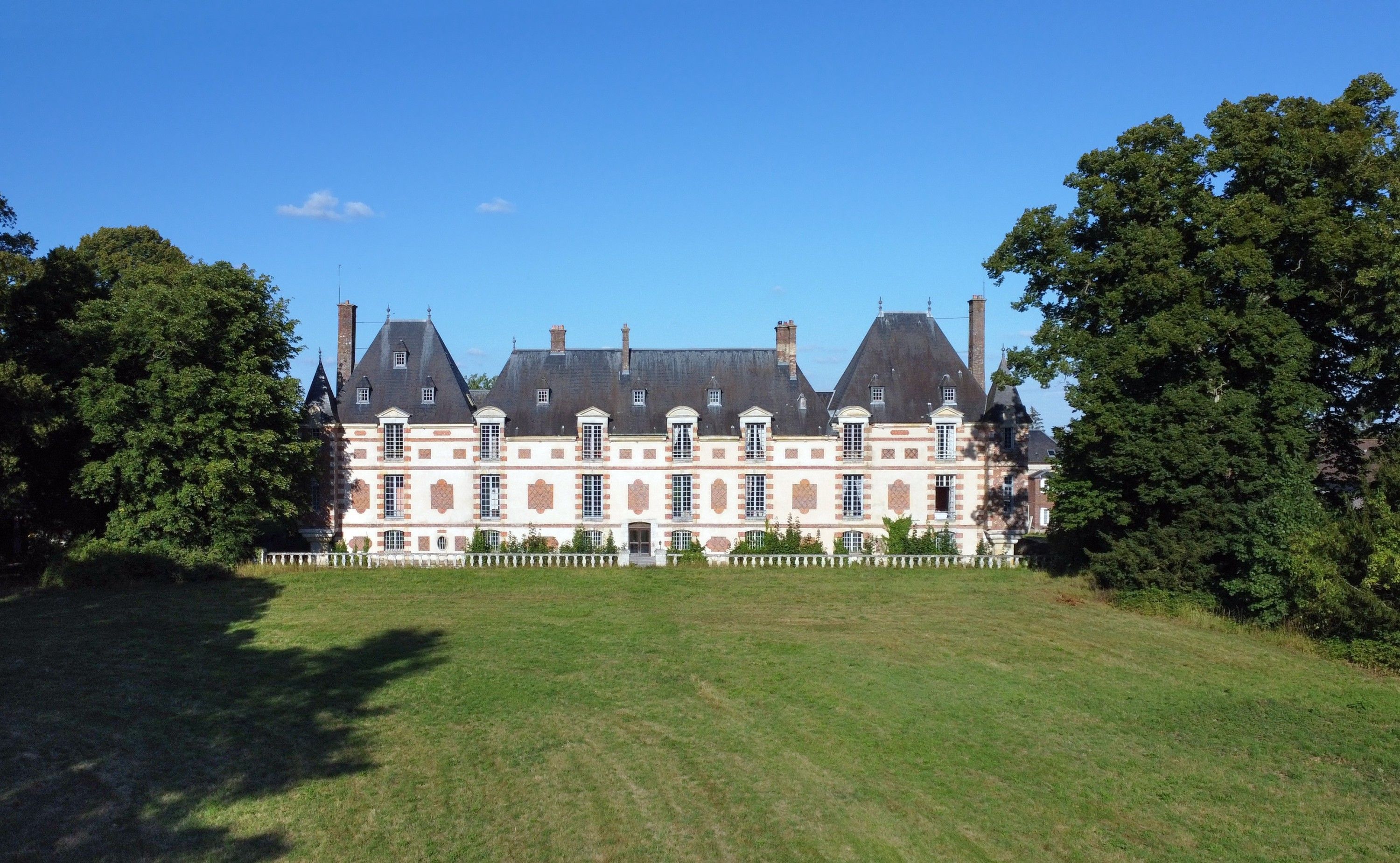 Obrázky Château Louis XIII: zámek v Normandii nedaleko Paříže