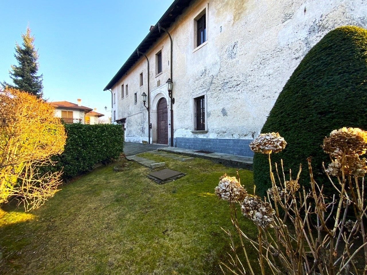 Obrázky Část zámečku "Il Castello di Vezzo" rodiny Viscontiů