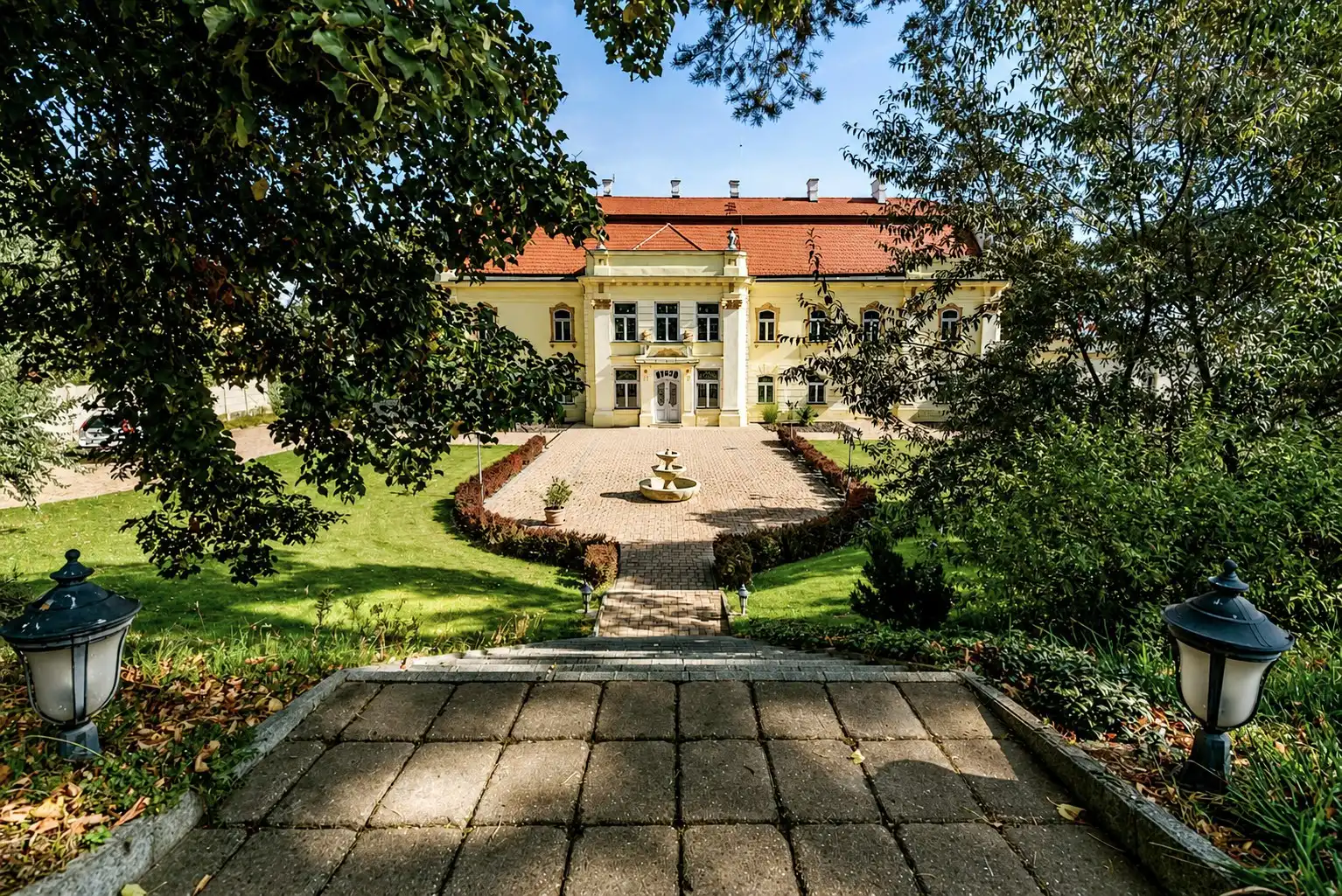 Obrázky Secesní zámeček s parkem na západním Slovensku