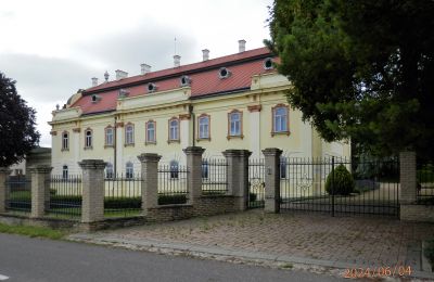 Zámeček na prodej Trnavský kraj, Pohled zepředu