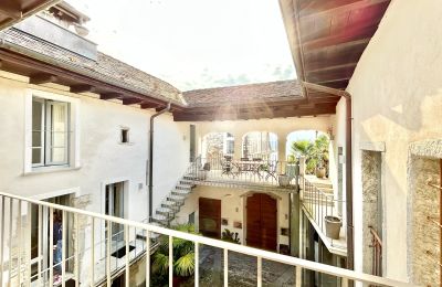 Zámeček na prodej 28824 Oggebbio, Località Rancone, Piemonte, Nádvoří